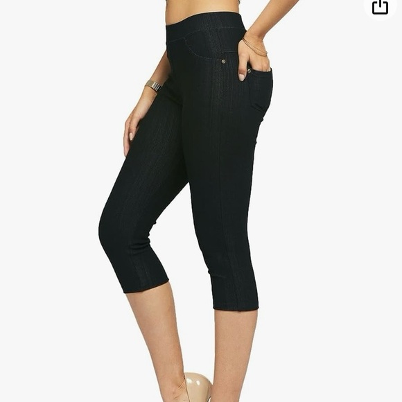 Time and Tru fitted strech capri in small size and black color - Picture 2 of 8